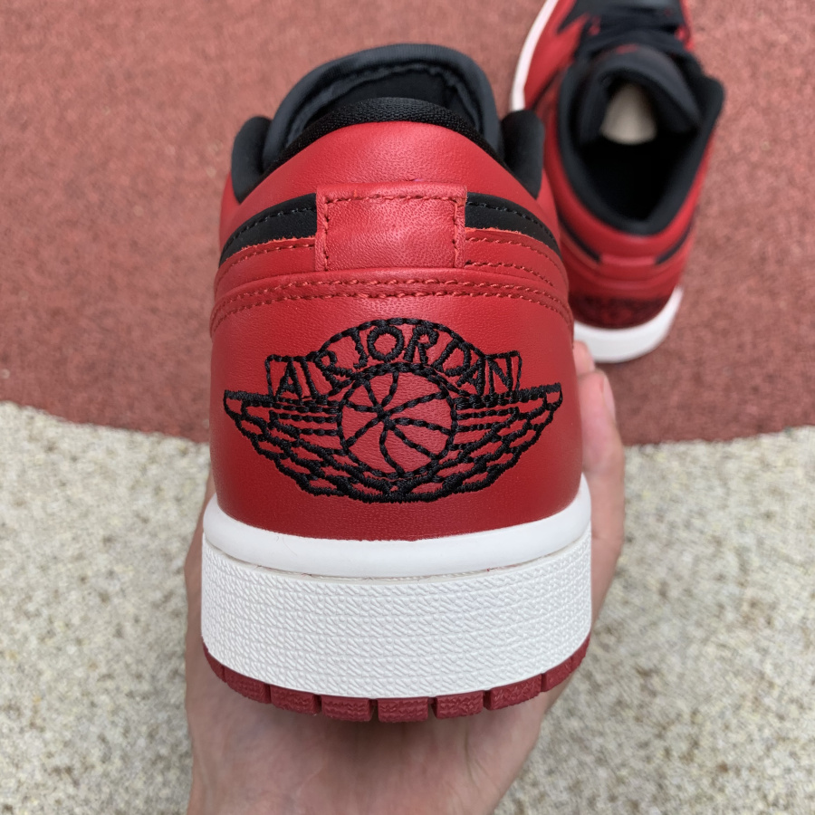 Jordan 1 low оригинал. Nike Air Jordan 1 Low Red Black White. Nike Air Jordan 1 Low красные. Nike Air Jordan 1 Low красно бело черные. Air Jordan 1 Low Black Red.