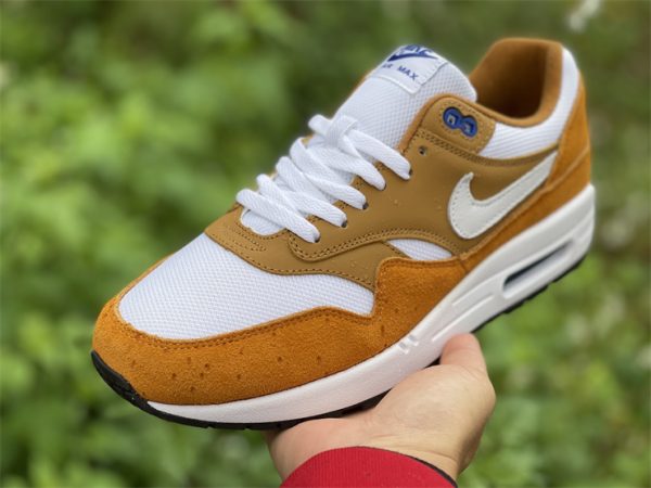 atmos x Nike Air Max 1 Curry UK Trainers On Sale 908366-700 in hand