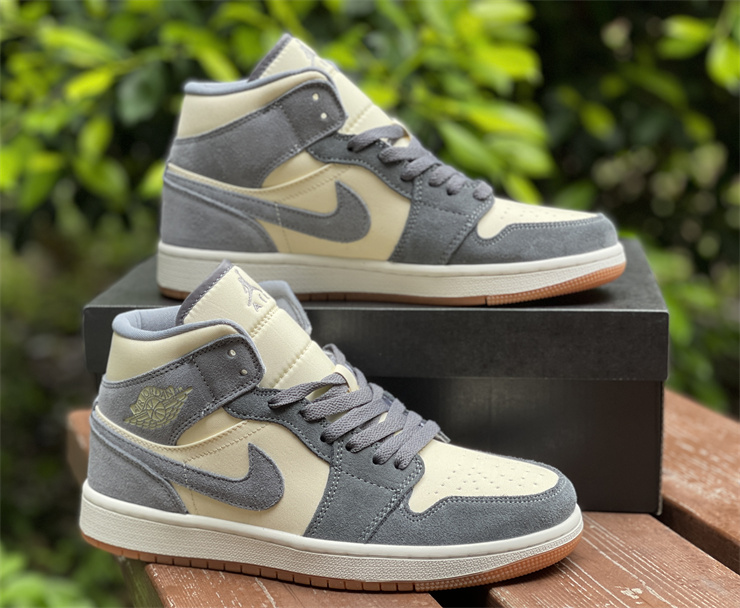 Franco Nosotros mismos milagro 2022 Air Jordan 1 Mid Cream Canvas and Grey Suede UK DN4281 - 100 - The  month of February will bring us a lot of interesting new Air Jordan models  including these